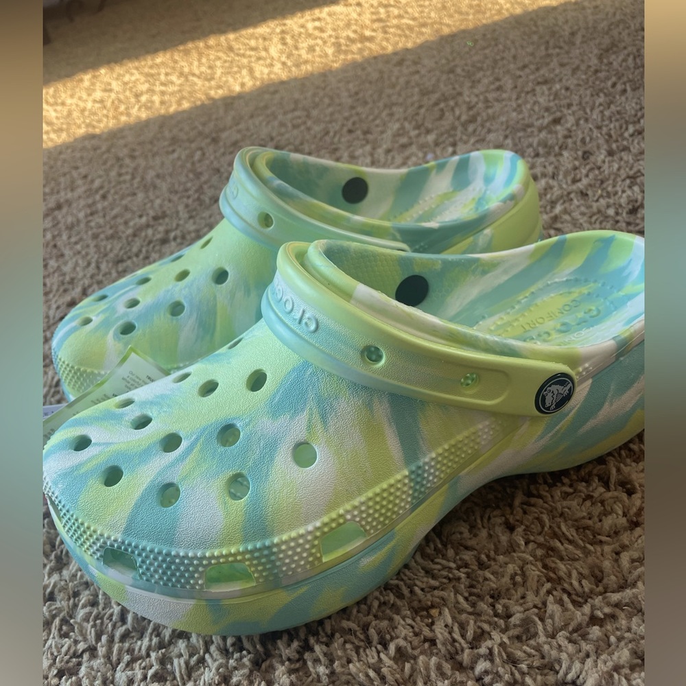 Crocs classic platform size 9